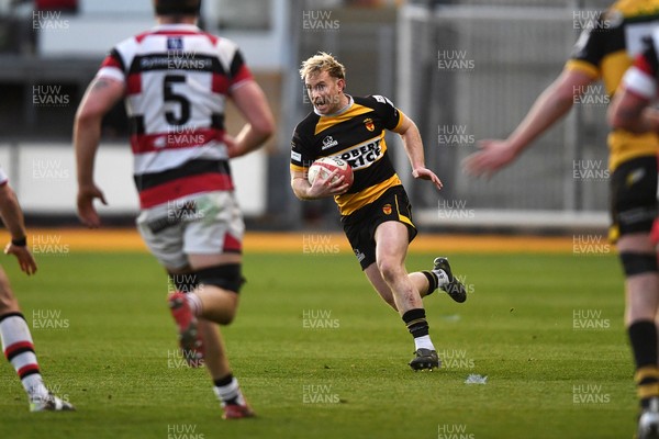 090426 - Newport RFC v Pontypool RFC - Super Rygbi Cymru - Carwyn Penny of Newport
