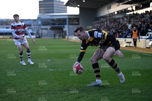 090426 - Newport RFC v Pontypool RFC - Super Rygbi Cymru - Morgan Williams of Newport runs in to score a try