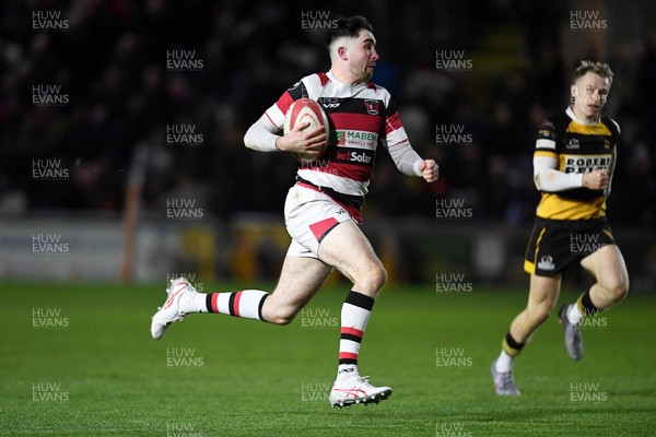 090426 - Newport RFC v Pontypool RFC - Super Rygbi Cymru - Ellis Davies of Pontypool runs in to score a try
