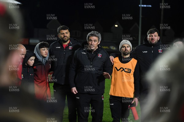 090426 - Newport RFC v Pontypool RFC - Super Rygbi Cymru - Tom Hancock, Pontypool head coach with his side at full time