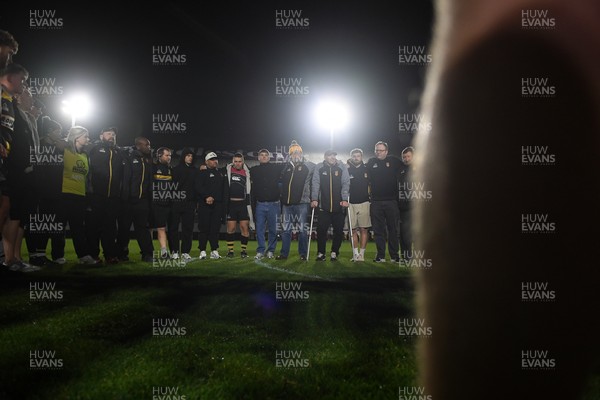090426 - Newport RFC v Pontypool RFC - Super Rygbi Cymru - Newport huddle at full time