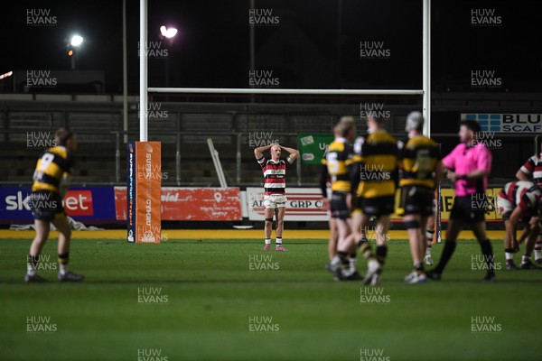 090426 - Newport RFC v Pontypool RFC - Super Rygbi Cymru - Dejected Pontypool at full time