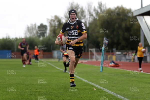 120926 - Newport RFC v Rygbi RGC - Super Rygbi Cymru - SRC - Sam Morgan of Newport runs in to score a try