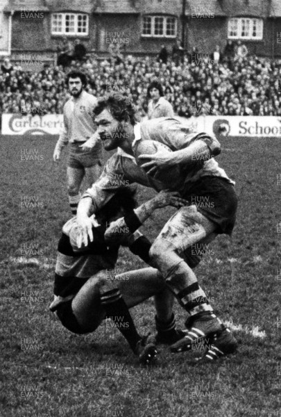 070176 - Newport v Australia - Newport's Brian Lease tries to pull down Mark Loane