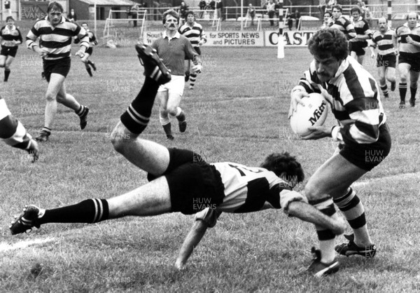 110982 - Newport v Bristol - Newport centre Justin Robinson tries a flying tackle on Phil Cue of Bristol