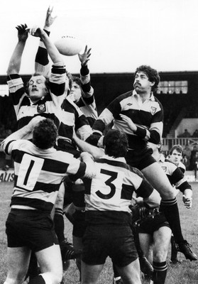 031081 - Newport v Cardiff - Tony Mogridge of Cardiff (left) and John Widdecombe jump for line out possession