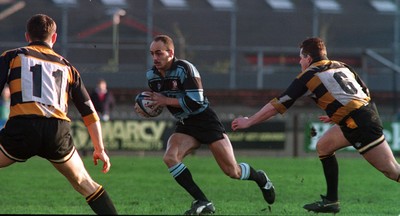 031294 - Newport v Cardiff - Steve Ford of Cardiff takes on Richard Rees and David Roberts