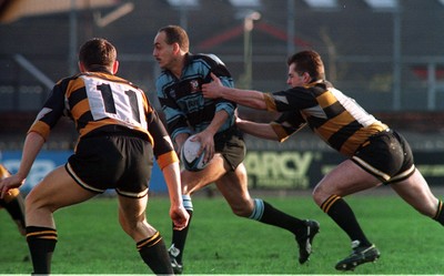 031294 - Newport v Cardiff - Steve Ford of Cardiff takes on Richard Rees and David Roberts