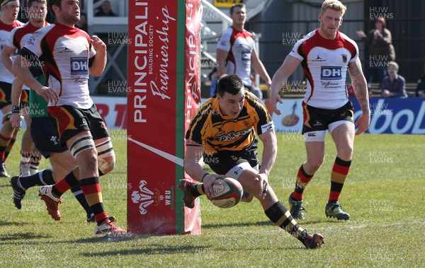 060413 - Newport RFC v Carmarthen Quins, Principality Premiership - Newport's Dominic Franchi races in to score try