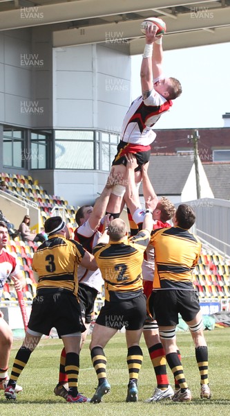 060413 - Newport RFC v Carmarthen Quins, Principality Premiership - Carmarthen Quins' Haydn Pugh claims the line out ball