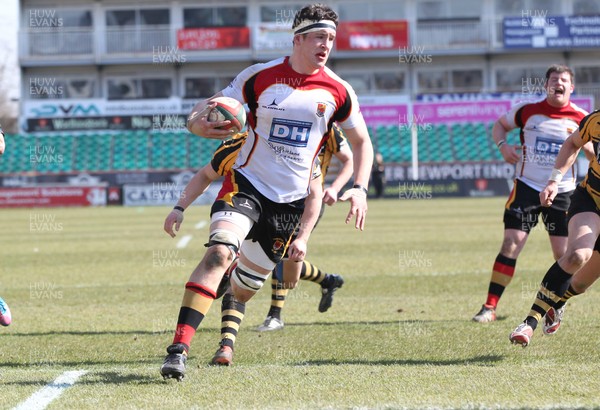 060413 - Newport RFC v Carmarthen Quins, Principality Premiership - Carmarthen Quins' Carwyn Jones breaks away to score try