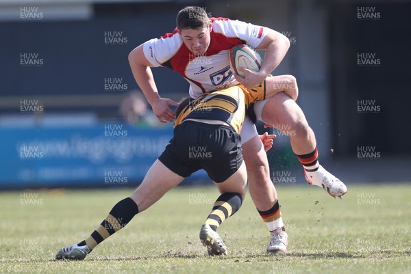 060413 - Newport RFC v Carmarthen Quins, Principality Premiership - Carmarthen Quins' Gareth Thomas