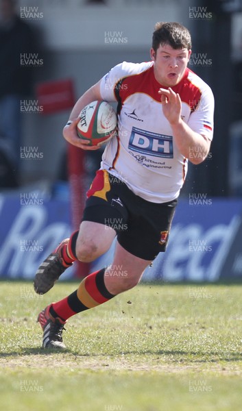 060413 - Newport RFC v Carmarthen Quins, Principality Premiership - Carmarthen Quins' Gethin Robinson charges forward