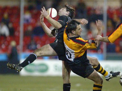 050203 - Newport v Neath - Welsh Premiership - Neath's Andy Moore beats Shane Howarth to the high ball