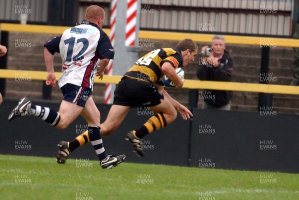 100905 - Newport RFC v Swansea RFC - Newport's Richard Payne scores try