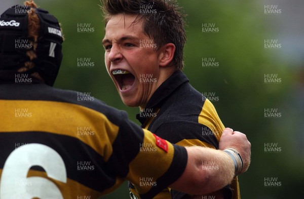 100905 - Newport RFC v Swansea RFC - Newport's Alex Walker celebrates try