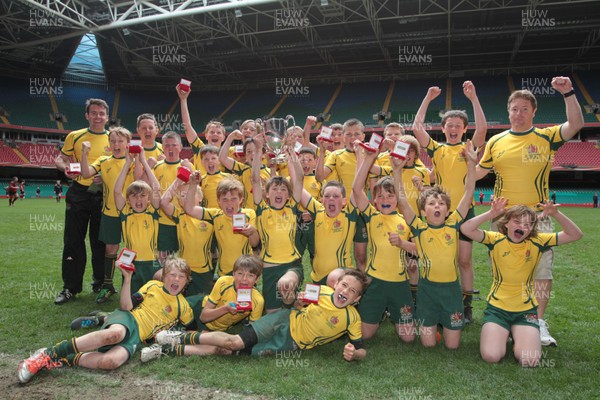 110513 - Newport v Vale of Glamorgan - DC Thomas Cup Final - Vale of Glamorgan celebrate winning the DC Thomas Cup 