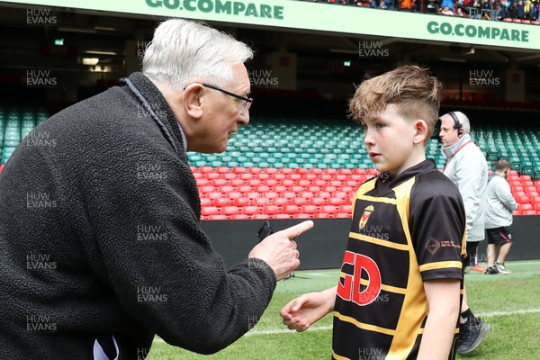 210324 - Newport v Vale of Glamorgan  - Welsh Schools Junior Group U11 DC Thomas Plate Final - Roy Bergiers speaks to Newport players as he presents their medals 