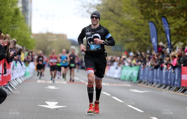 290418 - ABP Newport Marathon - Ryan Jones finishes the race
