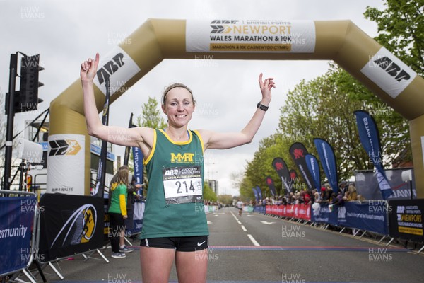 290418 - ABP Newport Wales Marathon - Womens Winner Rachel Felton