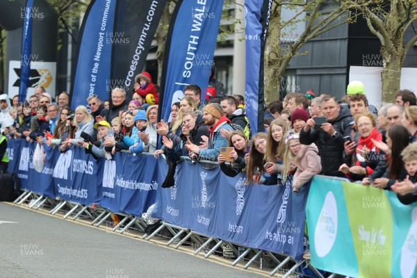 290418 - ABP Newport Wales Marathon and 10k Race - 10k Race start