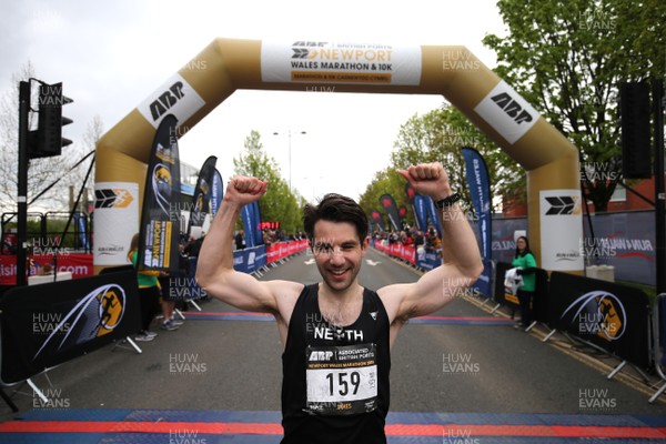 290418 - Newport Marathon -  James Carpenter celebrates winning the Newport Wales Marathon 