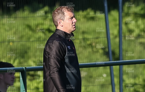 130721 - Newtown v Dundalk, UEFA Europa Conference League first qualifying round, second leg - Dundalk Head Coach Vinny Perth during the match