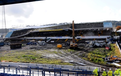 22.10.09 -  Demolition of Grandstand at Ninian Park , former ground of Cardiff City FC. The grandstand collapses to the ground 