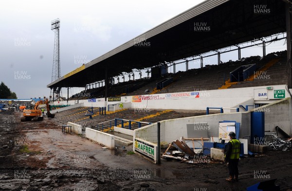 22.10.09 -  Demolition of Grandstand at Ninian Park , former ground of Cardiff City FC. The grandstand minutes before demolition. 