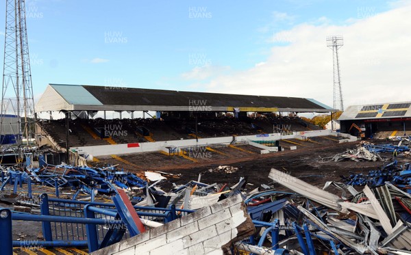22.10.09 -  Demolition of Grandstand at Ninian Park , former ground of Cardiff City FC. The grandstand minutes before demolition. 
