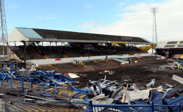 22.10.09 -  Demolition of Grandstand at Ninian Park , former ground of Cardiff City FC. The grandstand minutes before demolition. 