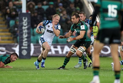 181026 - Northampton Saints v Cardiff Rugby - Investec Champions Cup - Johan Mulder of Cardiff makes a break