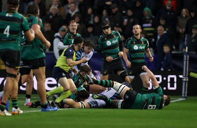 181026 - Northampton Saints v Cardiff Rugby - Investec Champions Cup - Tom Manz of Cardiff try is disallowed