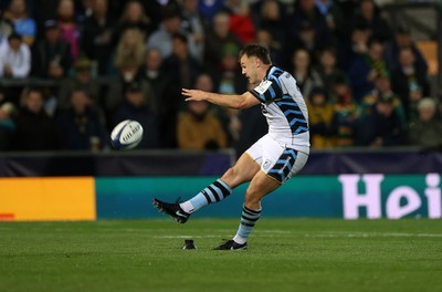 181026 - Northampton Saints v Cardiff Rugby - Investec Champions Cup - Jarrod Evans of Cardiff kicks the conversion