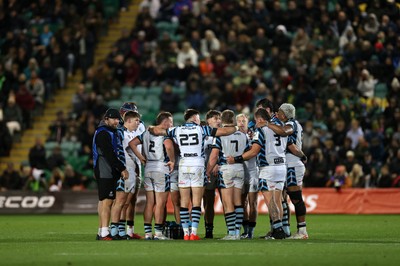 181026 - Northampton Saints v Cardiff Rugby - Investec Champions Cup - Cardiff team huddle