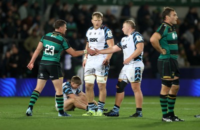 181026 - Northampton Saints v Cardiff Rugby - Investec Champions Cup - Rhys Barratt of Cardiff shakes hands with Fraser Dingwall of Northampton at full time