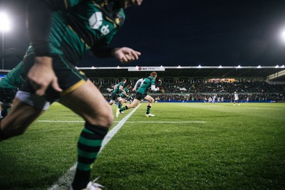181026 - Northampton Saints v Cardiff Rugby - Investec Champions Cup - Saints restart the game