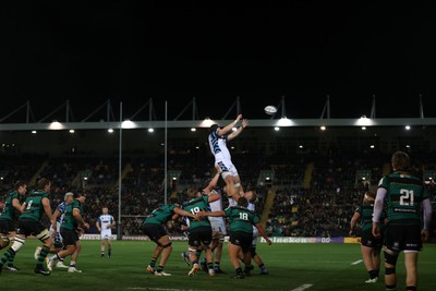 181026 - Northampton Saints v Cardiff Rugby - Investec Champions Cup - Evan Lloyd of Cardiff wins the line out