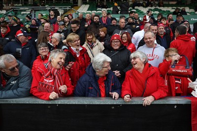 180126 - Northampton Saints v Scarlets - European Rugby Champions Cup - Scarlets fans