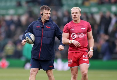 180126 - Northampton Saints v Scarlets - European Rugby Champions Cup - Scarlets Head Coach Dwayne Peel with Blair Murray