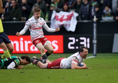 180126 - Northampton Saints v Scarlets - European Rugby Champions Cup - Ryan Elias of Scarlets scores a try