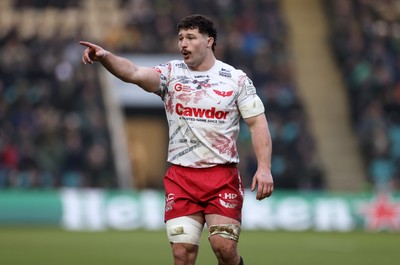 180126 - Northampton Saints v Scarlets - European Rugby Champions Cup - Fletcher Anderson of Scarlets 