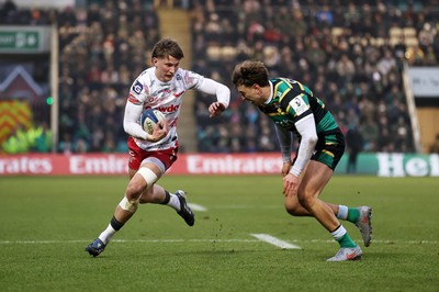 180126 - Northampton Saints v Scarlets - European Rugby Champions Cup - Ellis Mee of Scarlets is tackled by James Ramm of Northampton 