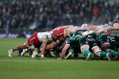 180126 - Northampton Saints v Scarlets - European Rugby Champions Cup - Josh Macleod of Scarlets 