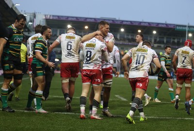 180126 - Northampton Saints v Scarlets - European Rugby Champions Cup - Archie Hughes of Scarlets celebrates scoring a try with team mates