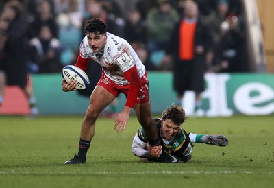 180126 - Northampton Saints v Scarlets - European Rugby Champions Cup - Jac Davies of Scarlets is tackled by James Ramm of Northampton 
