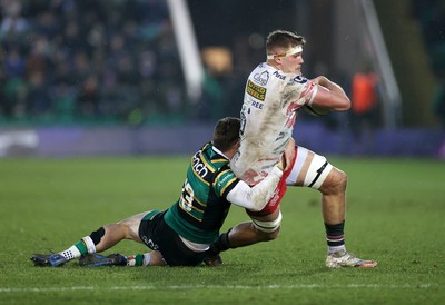 180126 - Northampton Saints v Scarlets - European Rugby Champions Cup - Taine Plumtree of Scarlets is tackled by Tommy Freeman of Northampton 