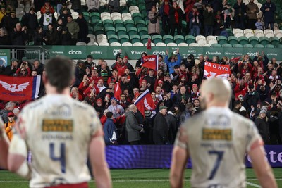180126 - Northampton Saints v Scarlets - European Rugby Champions Cup - Scarlets thank the fans at full time