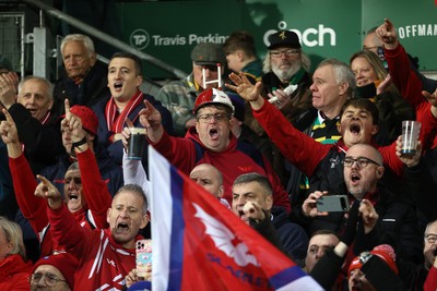 180126 - Northampton Saints v Scarlets - European Rugby Champions Cup - Scarlets thank the fans at full time