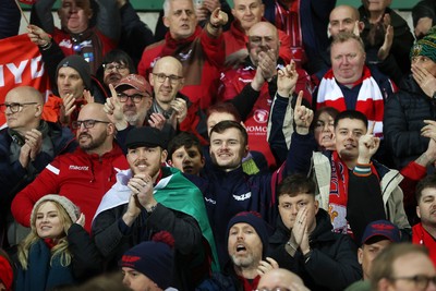 180126 - Northampton Saints v Scarlets - European Rugby Champions Cup - Scarlets thank the fans at full time